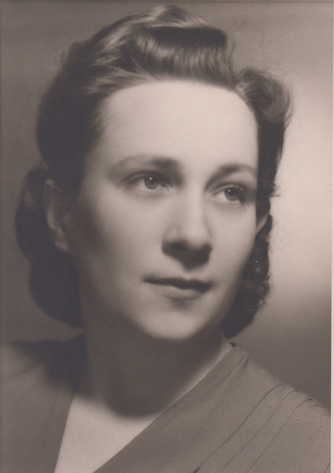 Aura Helena Esko, ehk� 1940-luku. Annu Eskon kuvakansiot.