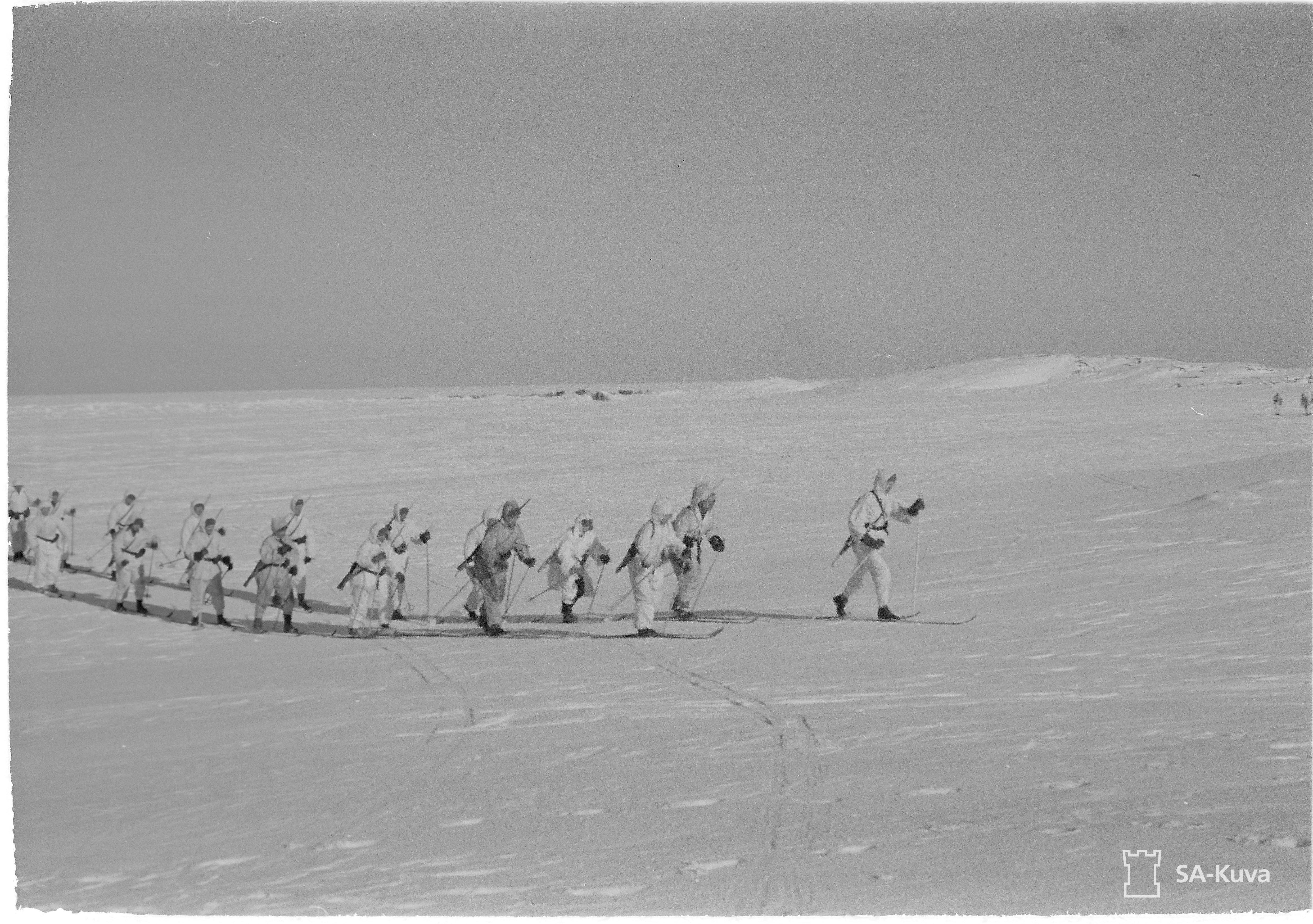 Partio l�htee teht�v��ns� suorittamaan. Hanko, 1942. SA-kuva: Pauli J.Viro