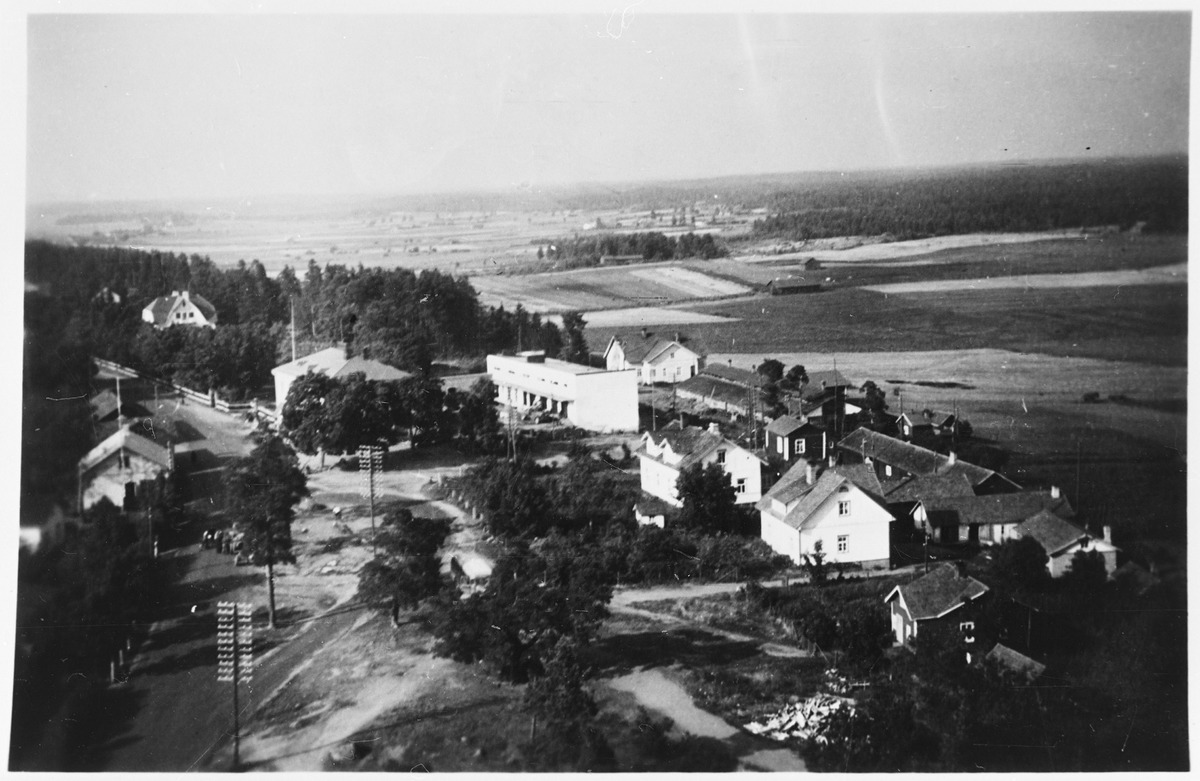 S�kkij�rven kirkonkyl� kirkontornista kuvattuna, 1930-luku. Kuva: Museovirasto