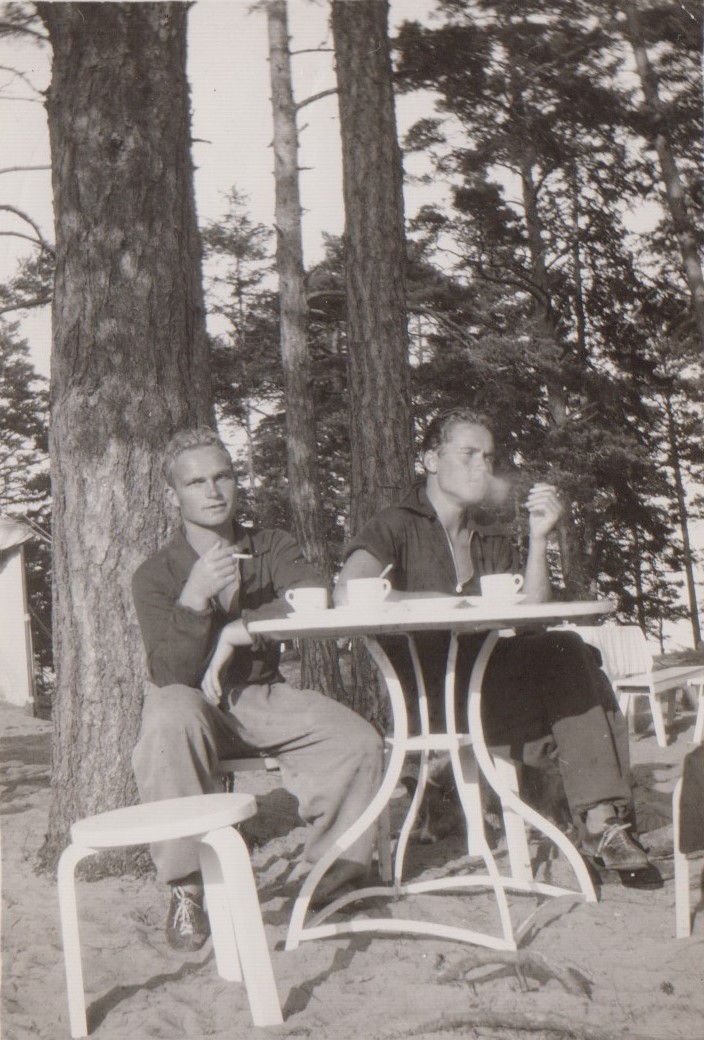 Kes�nviettoa Suursaarella 1930-luku. Kuva: tuntematon. Annu Eskon kuvakansiot.